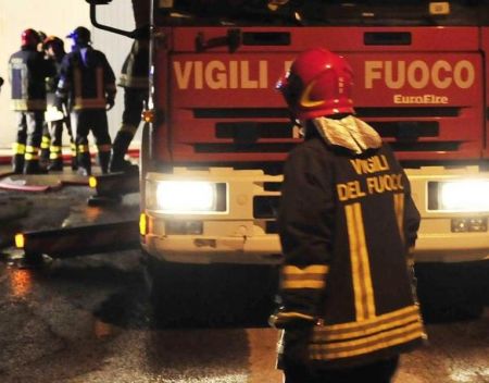 Sale Sul Tetto Del Cogesa E Minaccia Di Darsi Fuoco